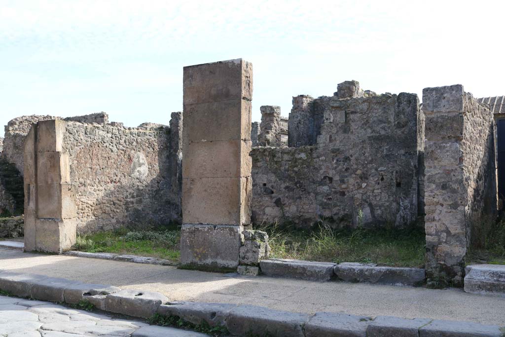 VII.4.61, Pompeii, on right. December 2018. Looking south on Via della Fortuna. Photo courtesy of Aude Durand.