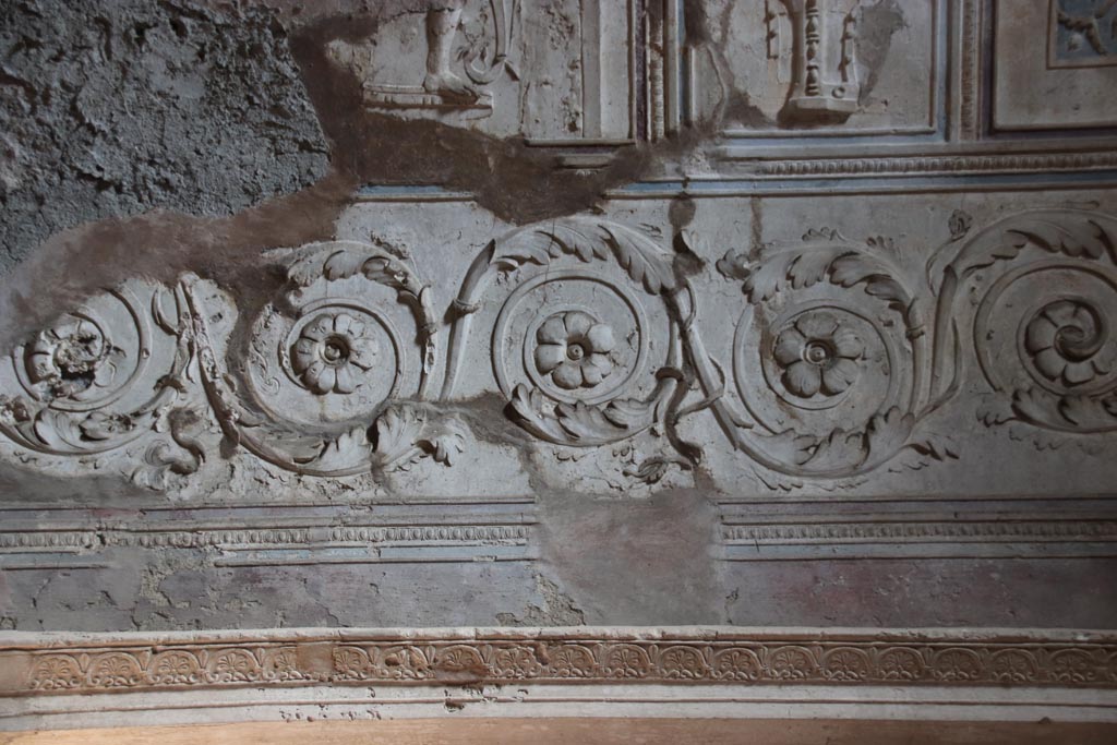 VII.5.24 Pompeii. October 2023. Detail of ceiling plaster stucco in south-east corner of tepidarium. Photo courtesy of Klaus Heese.
