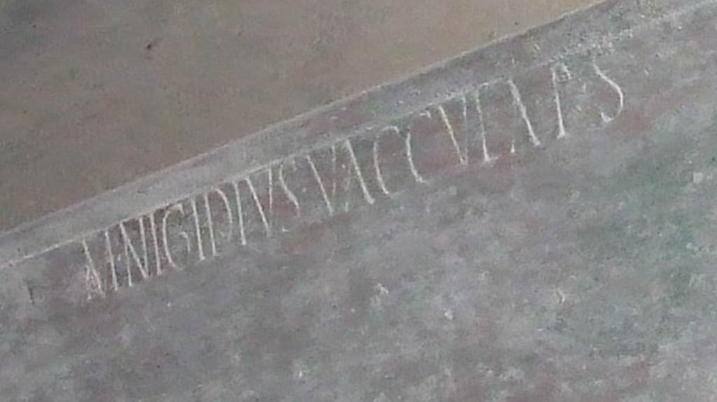 VII.5.24 Pompeii. December 2007. Detail of engraved Inscription on bronze bench in tepidarium (37). “M. Nigidius Vaccula P. S.”  or “Marcus Nigidius Vaccula at his own expense”. [CIL X 818] See Cooley, A. and M.G.L., 2004. Pompeii : A Sourcebook. London : Routledge. (p.81/2)