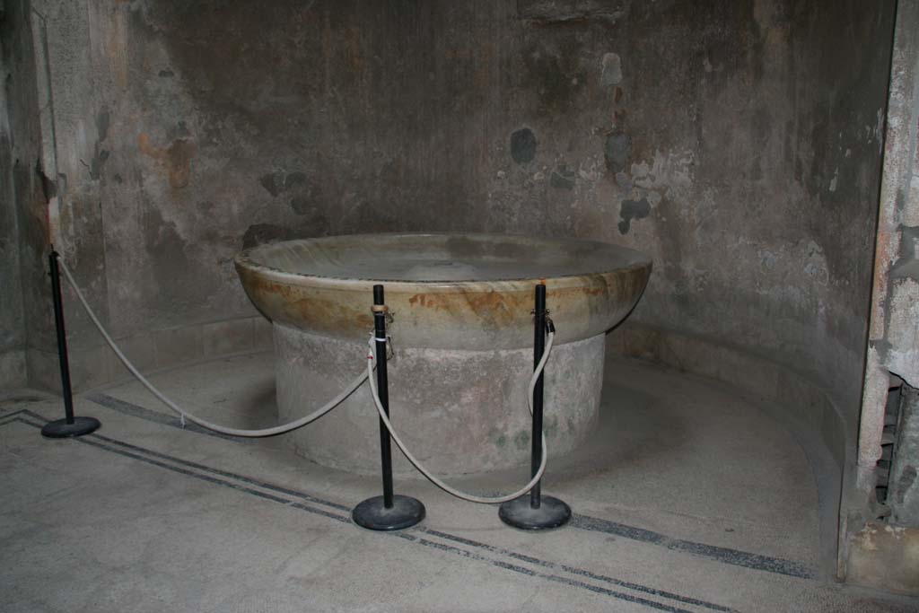 VII.5.24 Pompeii. April 2011. Caldarium (39), looking south to marble basin (41). Photo courtesy of Klaus Heese.