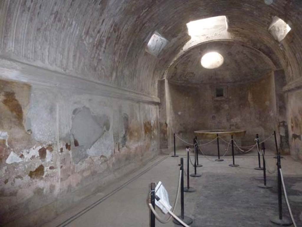 VII.5.24 Pompeii. June 2012. Caldarium east wall, looking south to laconicum (40). Photo courtesy of Michael Binns.
