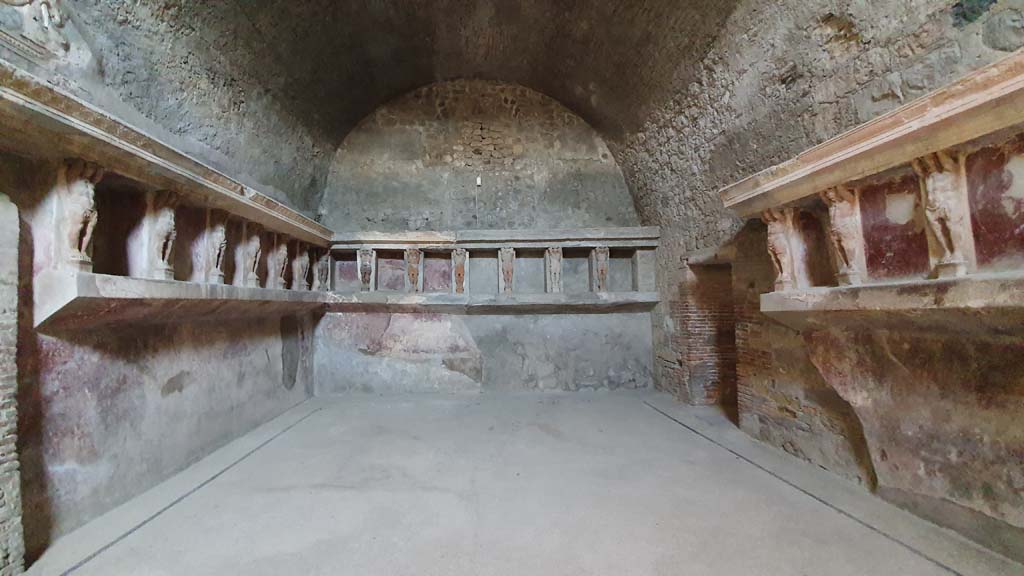 VII.5.24 Pompeii. August 2021. Tepidarium (37), looking north.
Foto Annette Haug, ERC Grant 681269 DÉCOR.
