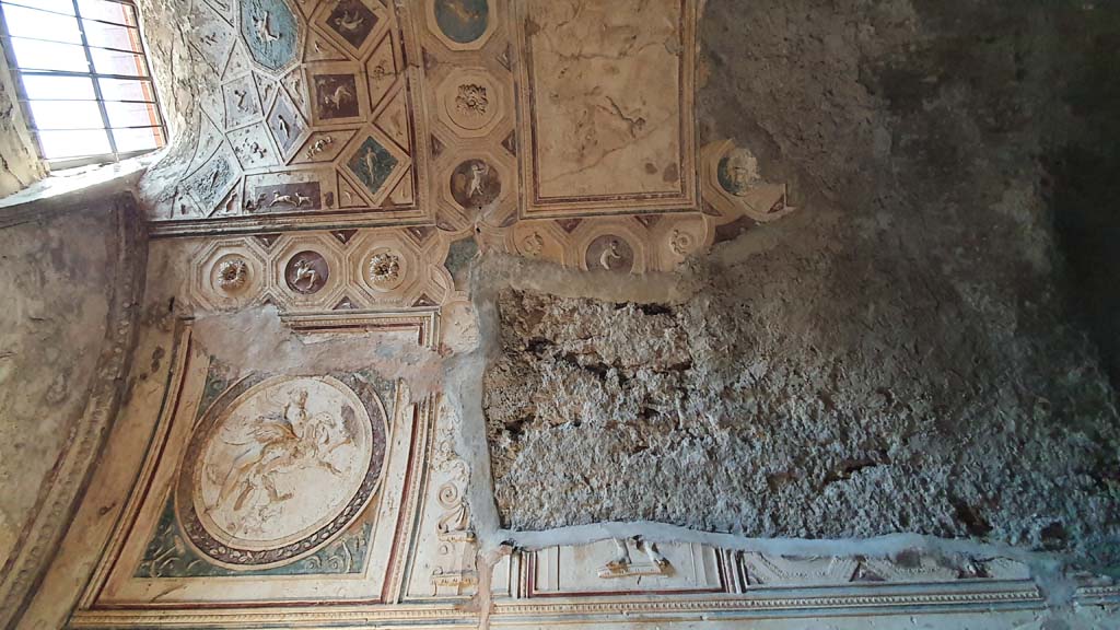 VII.5.24 Pompeii. August 2021. Tepidarium (37), west wall of ceiling stucco in south-west corner.
Foto Annette Haug, ERC Grant 681269 DÉCOR.
