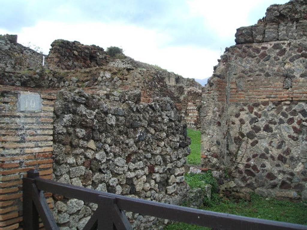 VII.6.10 Pompeii. December 2004. Looking towards east wall with remains of doorway into fauces of VII.6.11, in south-east corner. 