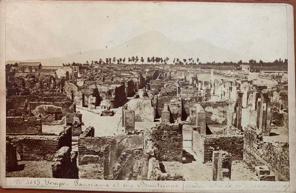 VII.6.11 Pompeii, lower right. Michel Amodio cabinet card 3013 panorama and Rue Domitienne.
Looking north across north side of Reg. VII, Ins. 6, the entrance doorway of VII.6.11 can be seen on the lower right.
Centre left is Via Consolare, and fountain at junction with Vicolo di Modesto. Photo courtesy of Rick Bauer.

