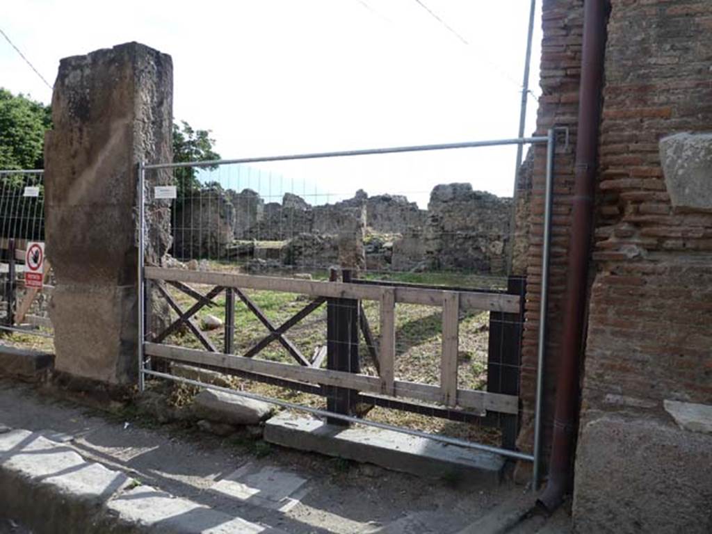 VII.6.19 Pompeii. September 2015. Looking south-west from entrance, towards the rear of VII.6.20. 