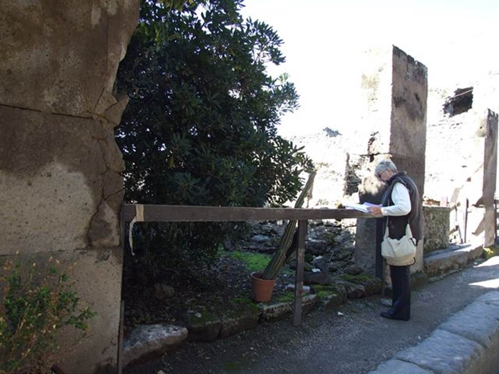 VII.6.21 Pompeii. March 2009. Entrance on Vicolo delle Terme.