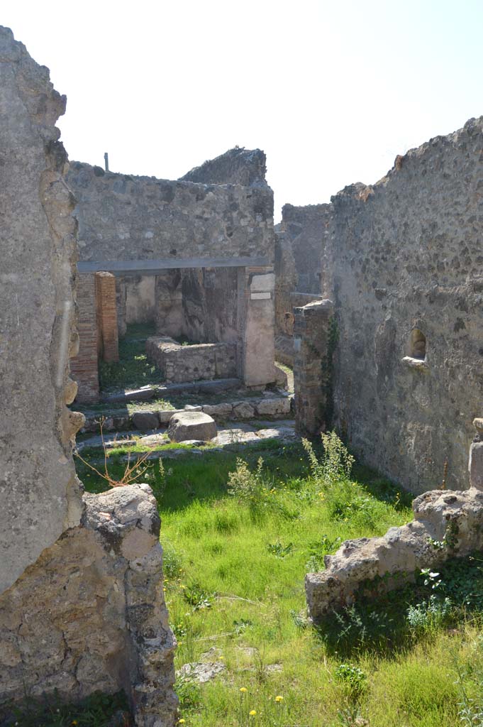 VII.6.33 Pompeii. October 2017. 
Looking south from rear room towards entrance onto Vicolo dei Soprastanti, and opposite to VII.7.18.
Foto Taylor Lauritsen, ERC Grant 681269 DÉCOR.
