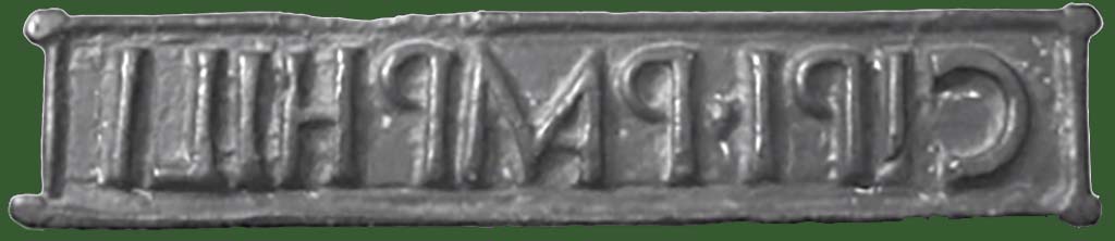 VII.6.38 Pompeii. Found 18th March 1761 was a bronze seal/stamp of Cipius Pamphilus Felix.
On this side is CIPI PAMPHILI.
Now in Naples Archaeological Museum. Inventory number 4733.
