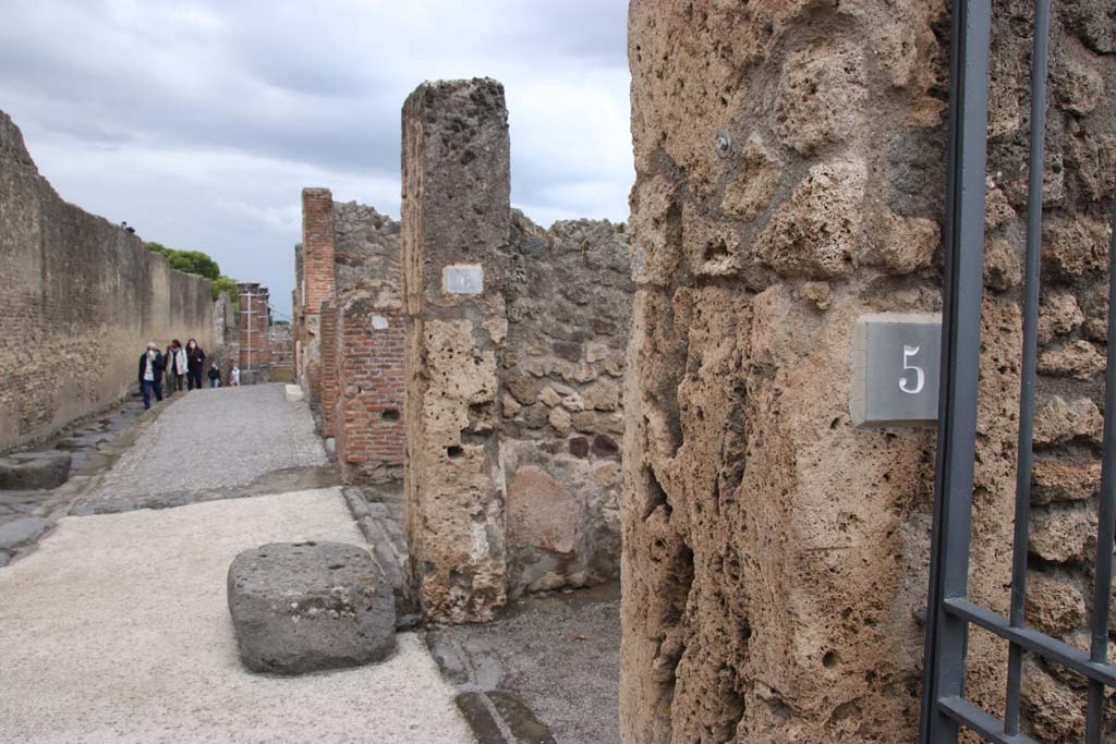 VII.7.5 Pompeii. October 2020. Looking west on Via Marina in the year of the pandemic. Photo courtesy of Klaus Heese.