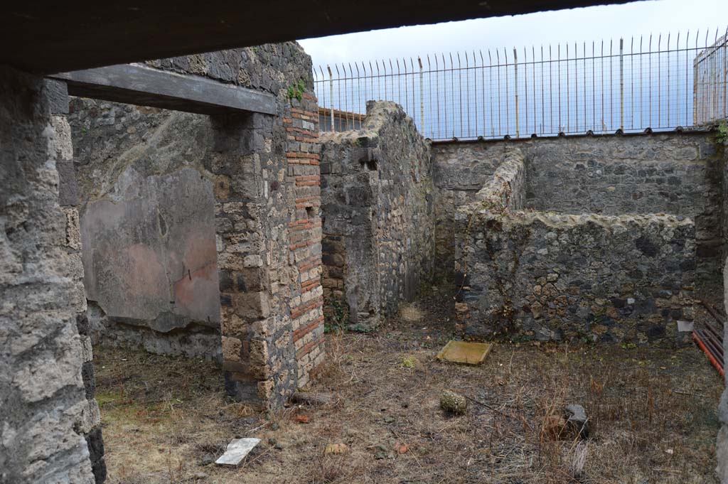 VII.7.23 Pompeii. March 2018. Looking south to rooms in south-east corner of atrium.
Foto Taylor Lauritsen, ERC Grant 681269 DÉCOR.
