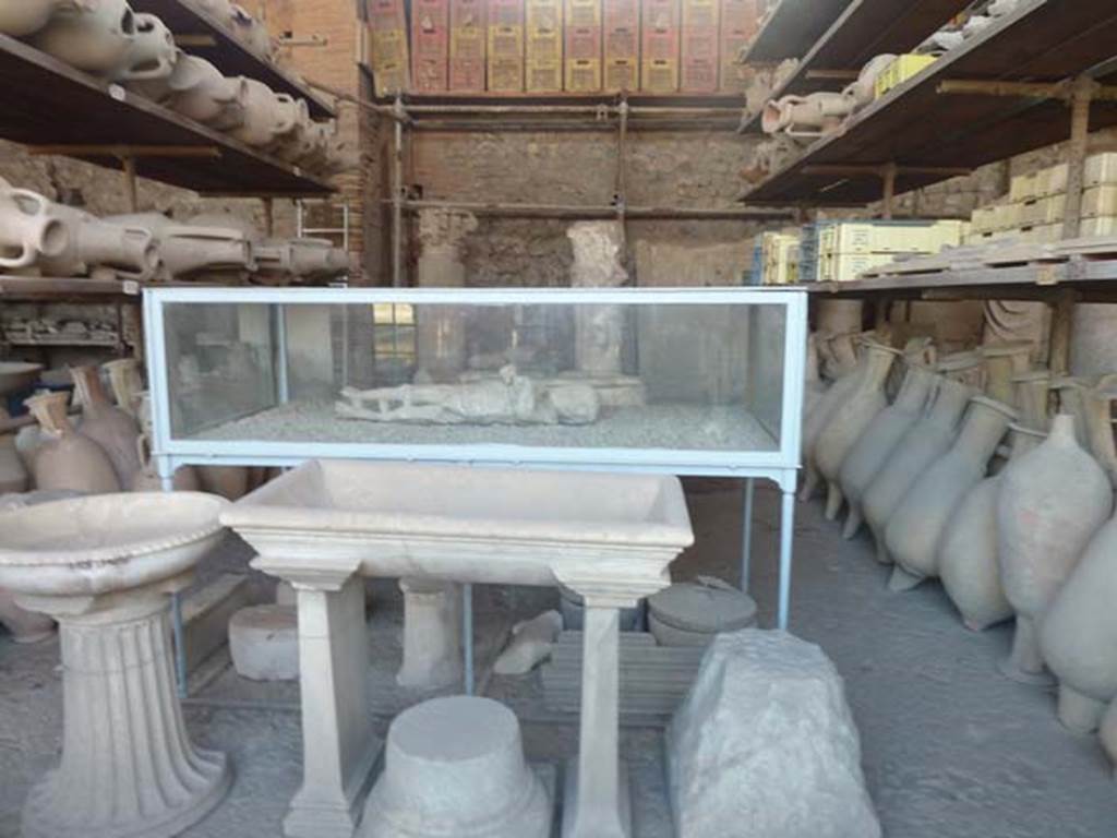 VII.7.29 Pompeii. September 2015. Looking towards the same items in storage, except that the plaster cast in the display cabinet has been changed.
