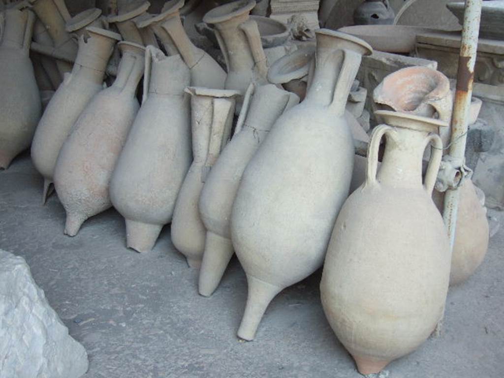 VII.7.29 Pompeii. May 2006. Amphorae in storage.