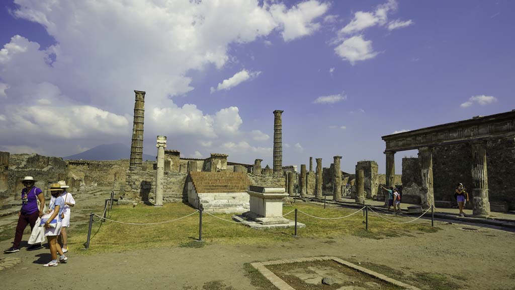 VII.7.32 Pompeii. August 2021. Looking north towards steps to cella. Photo courtesy of Robert Hanson.