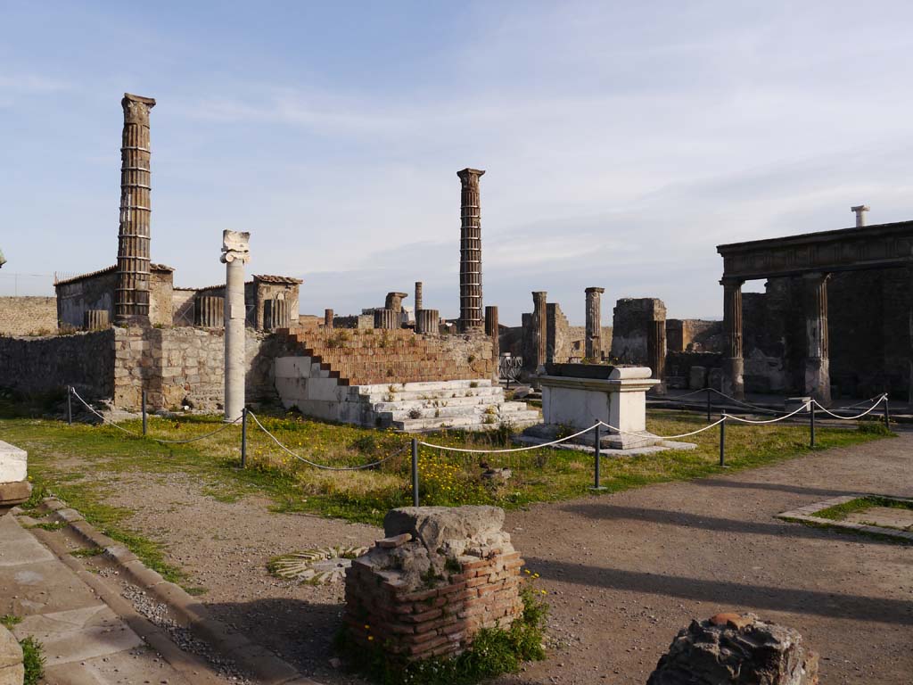 VII.7.32 Pompeii. December 2019. 
Looking north-east towards podium from south-west corner. Photo courtesy of Giuseppe Ciaramella.

