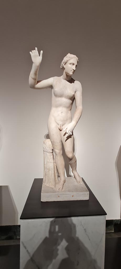 VII.7.32 Pompeii. April 2023. Detail of the white marble statue of the goddess Aphrodite.
 Photo courtesy of Giuseppe Ciaramella.
