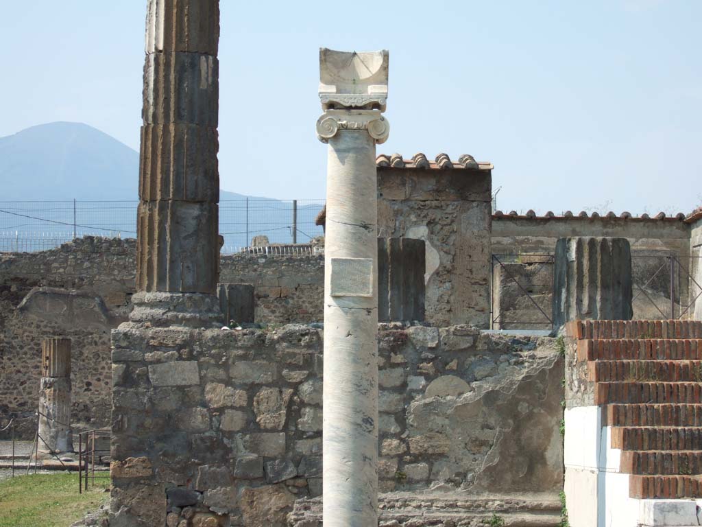 VII.7.32 Pompeii. May 2006. Temple of Apollo sundial.