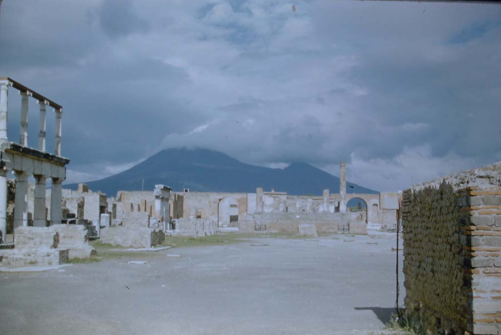 VII.8.00 Pompeii. November 1958. Looking north across Forum. Photo courtesy of Rick Bauer.