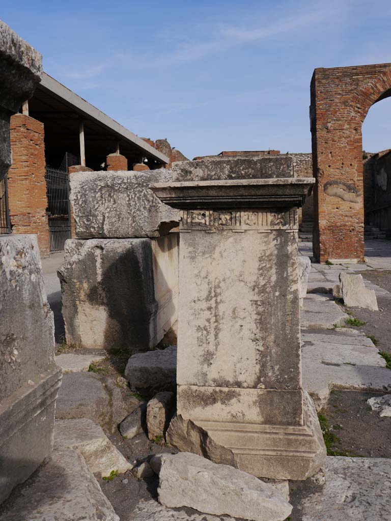 VII.8.00, Pompeii Forum. March 2019. 
Looking north to pedestal base for M. Lucretio Decidian Rufo set up by M. Pilonius Rufus in north-west corner.
Foto Anne Kleineberg, ERC Grant 681269 DÉCOR.
