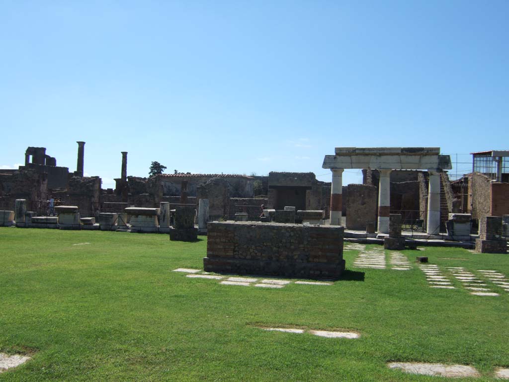VII.8 Pompeii Forum. September 2005. Looking towards the west side.