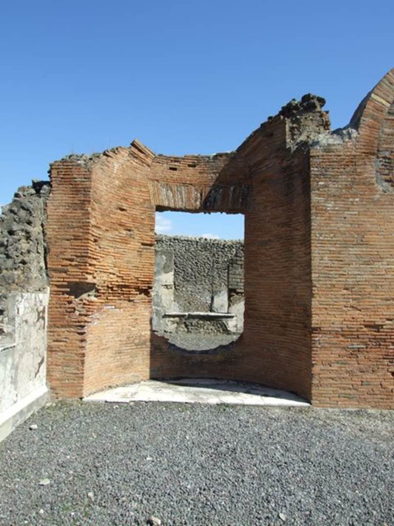 VII.9.1 Pompeii. March 2009. Apse in rear wall at north end. Looking in to light court 11.