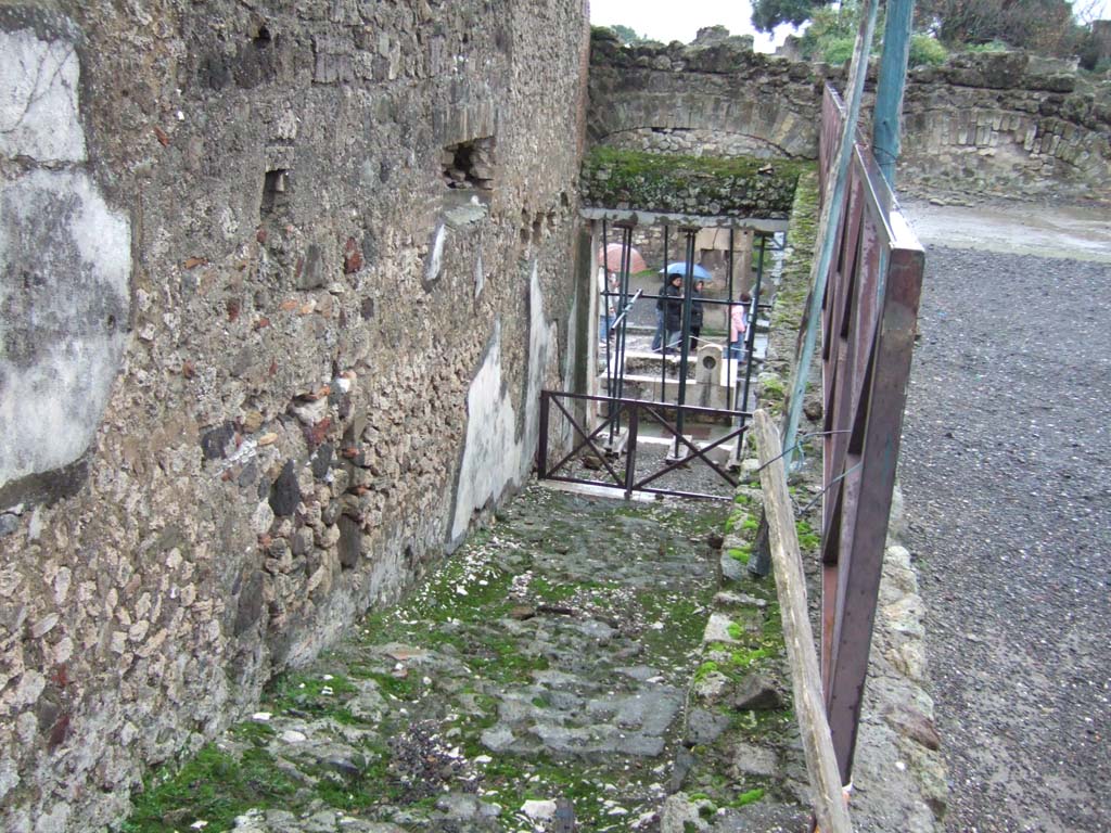 VII.9.1 Pompeii. December 2005. Passage 14. Stairs leading down to entrance at VII.9.67 on Via dell’Abbondanza.