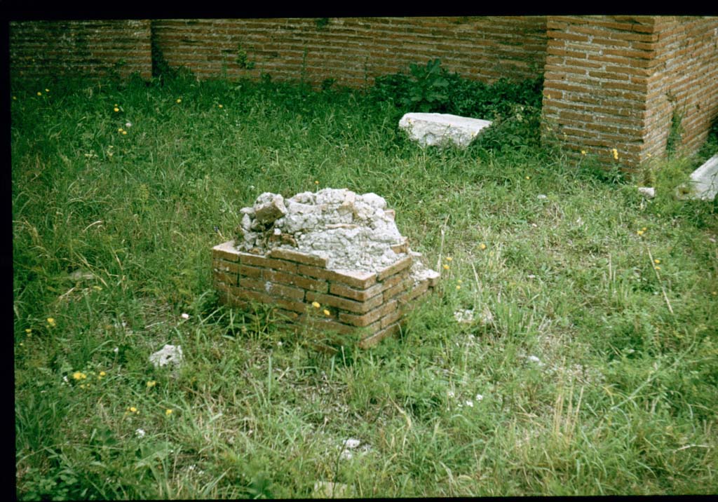 VII.9.1 Pompeii. Large central apse 10 in rear wall at east end.
Photographed 1970-79 by Günther Einhorn, picture courtesy of his son Ralf Einhorn.
