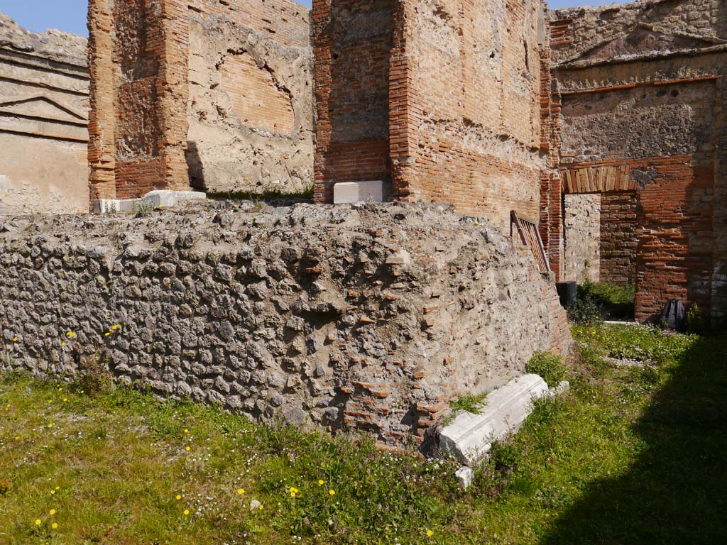 VII.9.2 Pompeii. March 2019. Looking north-east to podium and south side of cella.
Foto Anne Kleineberg, ERC Grant 681269 DÉCOR.

