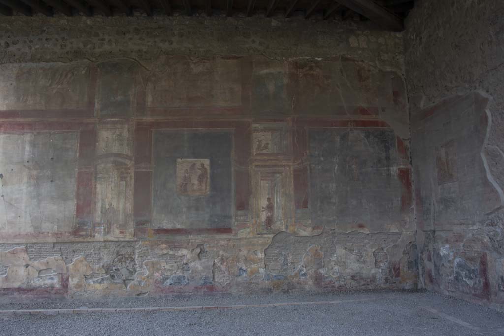 VII.9.7/8 Pompeii. March 2019. Looking towards painted west and north wall in north-west corner.
Foto Annette Haug, ERC Grant 681269 DÉCOR.

