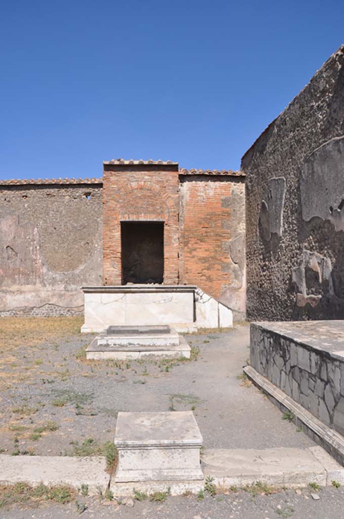 VII.9.7/8 Pompeii. July 2017. Looking east.
Foto Annette Haug, ERC Grant 681269 DÉCOR.
