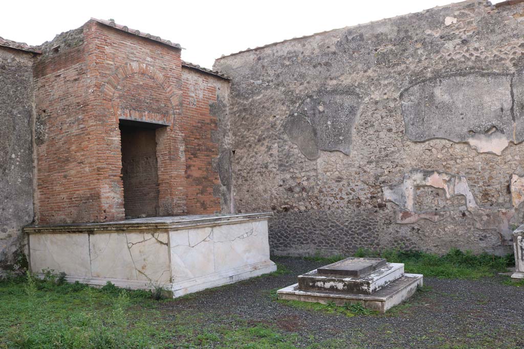VII.9.7 and VII.9.8 Pompeii. Macellum. December 2018. 
Looking towards south-east corner and south wall of room in north-east corner. Photo courtesy of Aude Durand. 

