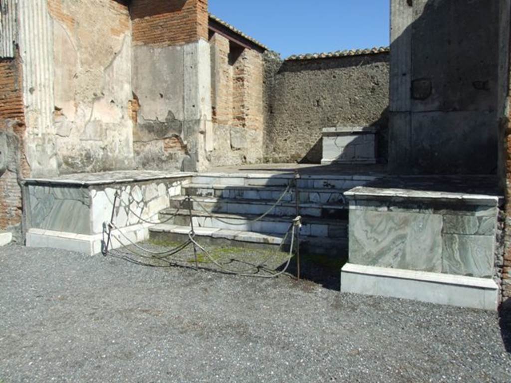 VII.9.7 and VII.9.8 Pompeii. Macellum. March 2009. Shrine.
