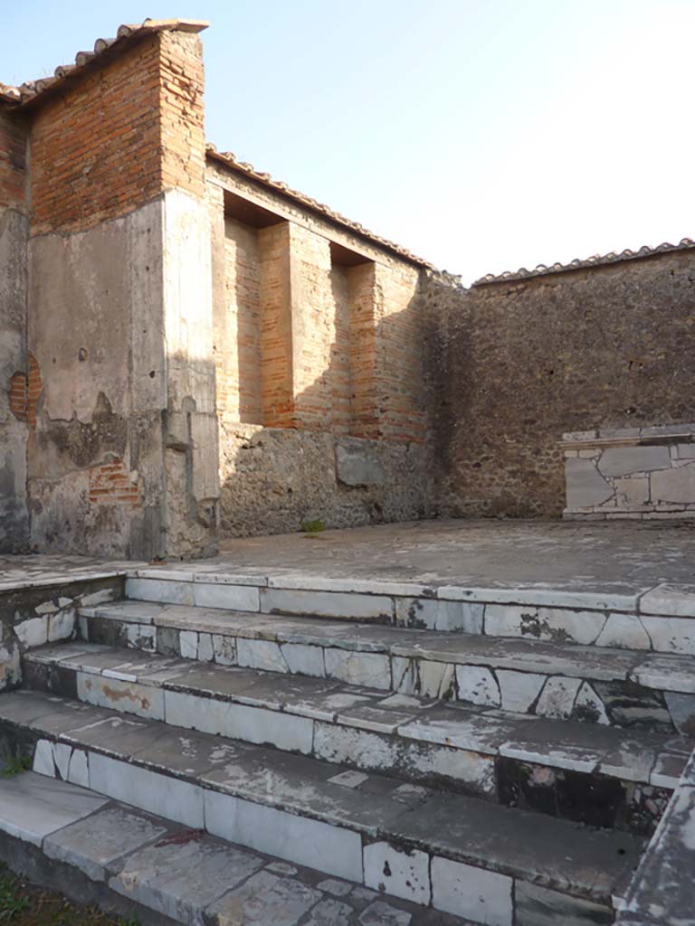 VII.9.7/8 Pompeii. October 2014. Looking towards north wall and north-east corner.    
Foto Annette Haug, ERC Grant 681269 DÉCOR.
