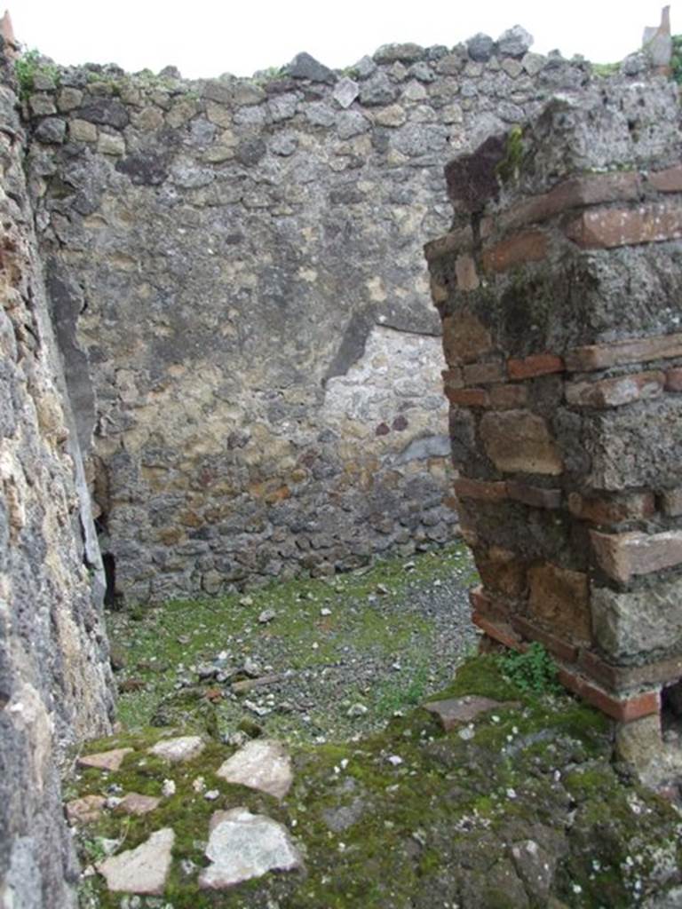 VII.9.29 Pompeii. March 2009. Area above steps to upper floor, in south wall. At the rear of the steps, according to Eschebach, would have been the latrine. See Eschebach, L., 1993. Gebudeverzeichnis und Stadtplan der antiken Stadt Pompeji. Kln: Bhlau. (p.314)
