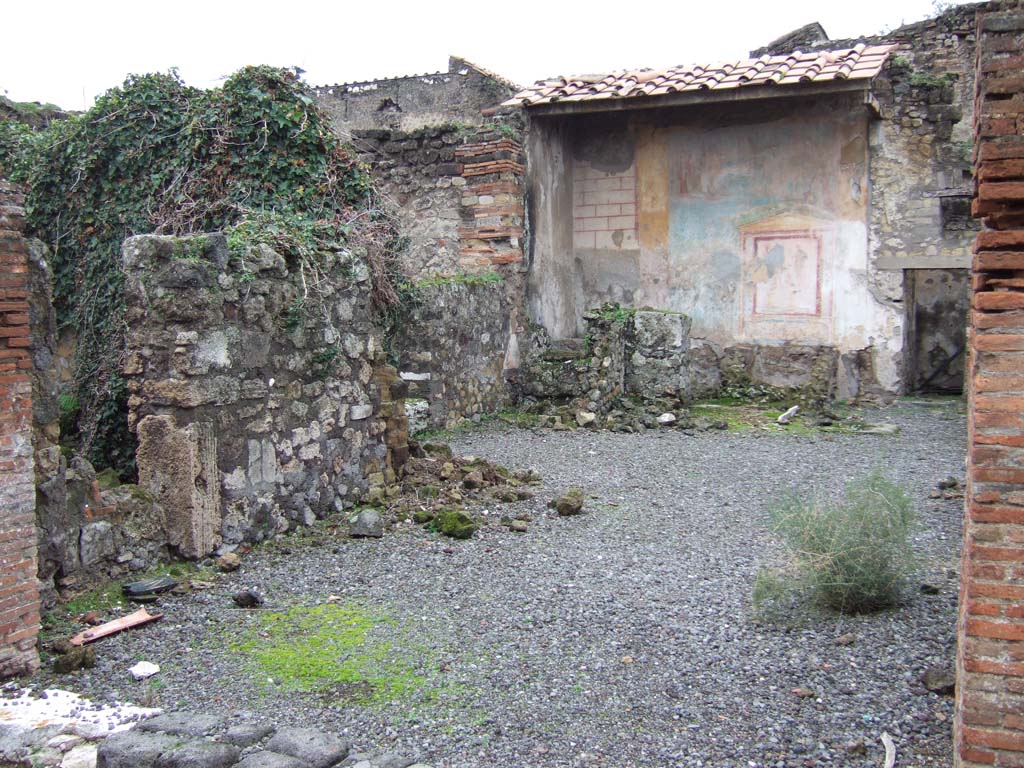 VII.9.33 Pompeii. December 2005. Entrance doorway, looking towards south and west walls. On the left is a doorway, linking to VII.9.34.