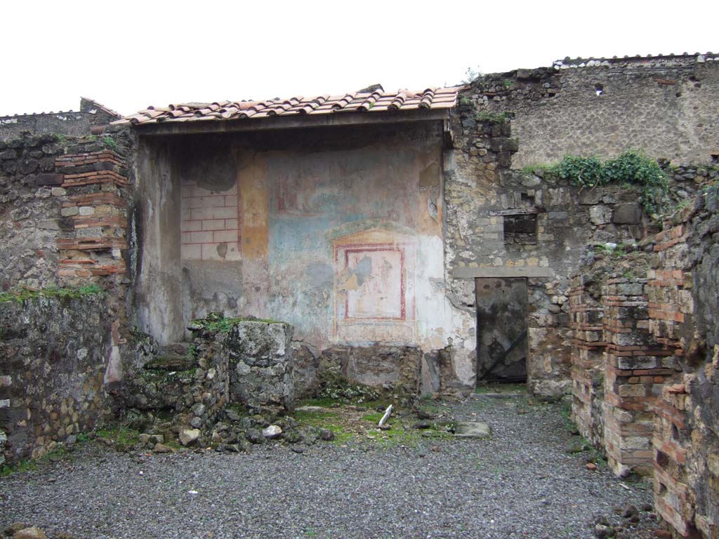 VII.9.33 Pompeii. December 2005. Looking towards west wall.