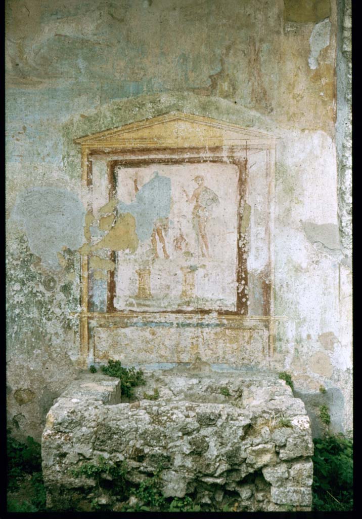 VII.9.33 Pompeii. West wall, lararium painting and masonry basin below.
Photographed 1970-79 by Günther Einhorn, picture courtesy of his son Ralf Einhorn.
