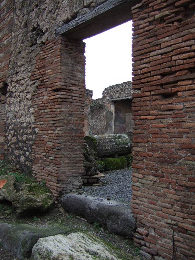 VII.9.65 Pompeii. December 2005. Looking north-west to entrance doorway.