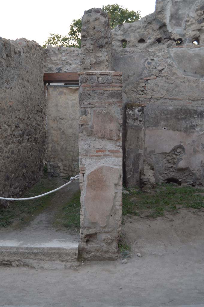 VII.11.14 Pompeii, on left. October 2017. 
Looking west to pilaster between entrances, with VII.11.13, on right.
Foto Taylor Lauritsen, ERC Grant 681269 DÉCOR.
