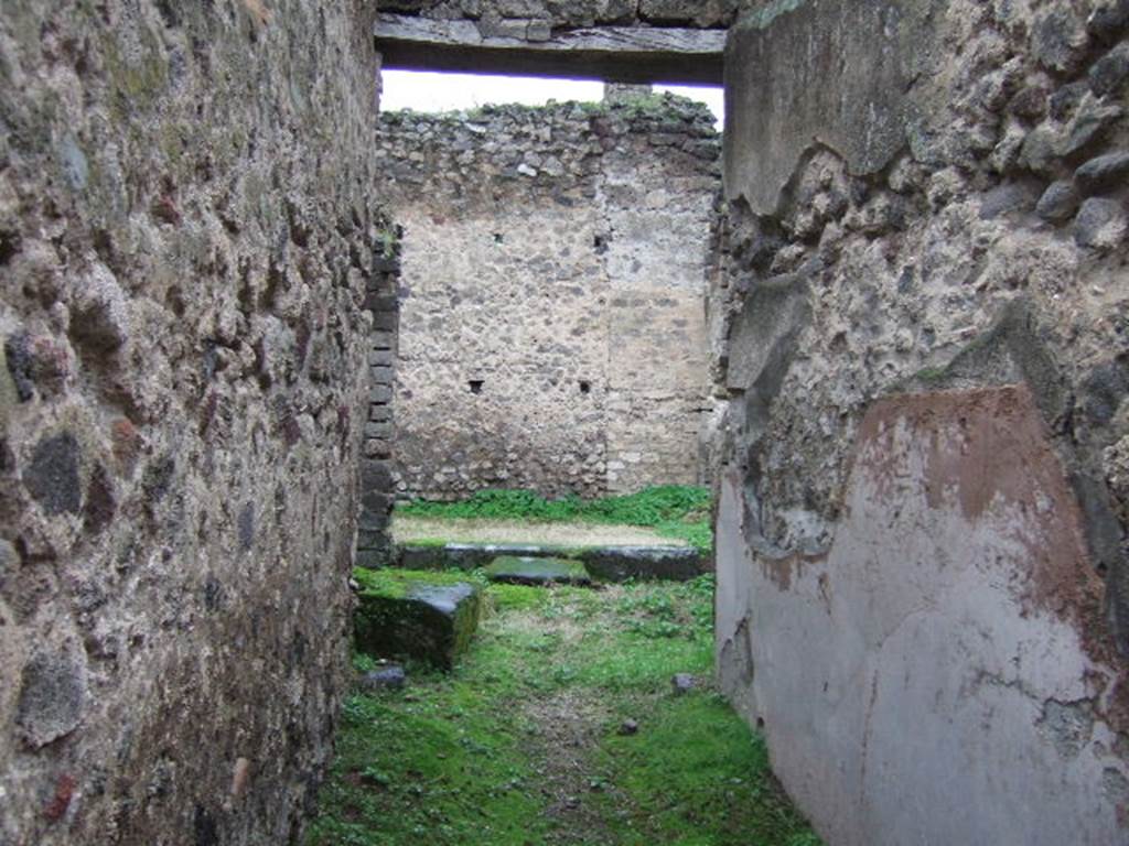 VII.11.14  Pompeii. December 2005. Entrance corridor, looking west to Garden area.