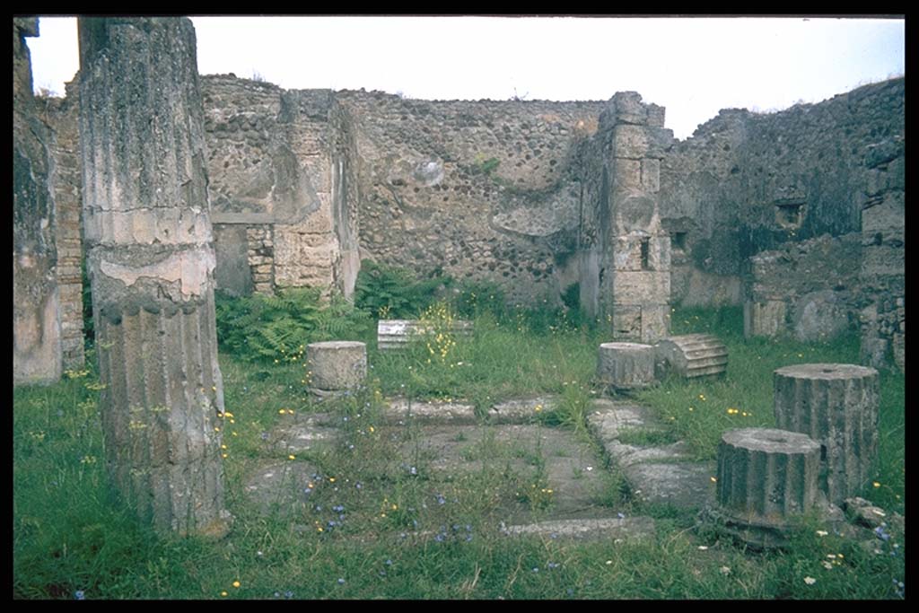 VII.13.8 Pompeii. Atrium, impluvium and tablinum.
Photographed 1970-79 by Günther Einhorn, picture courtesy of his son Ralf Einhorn.
