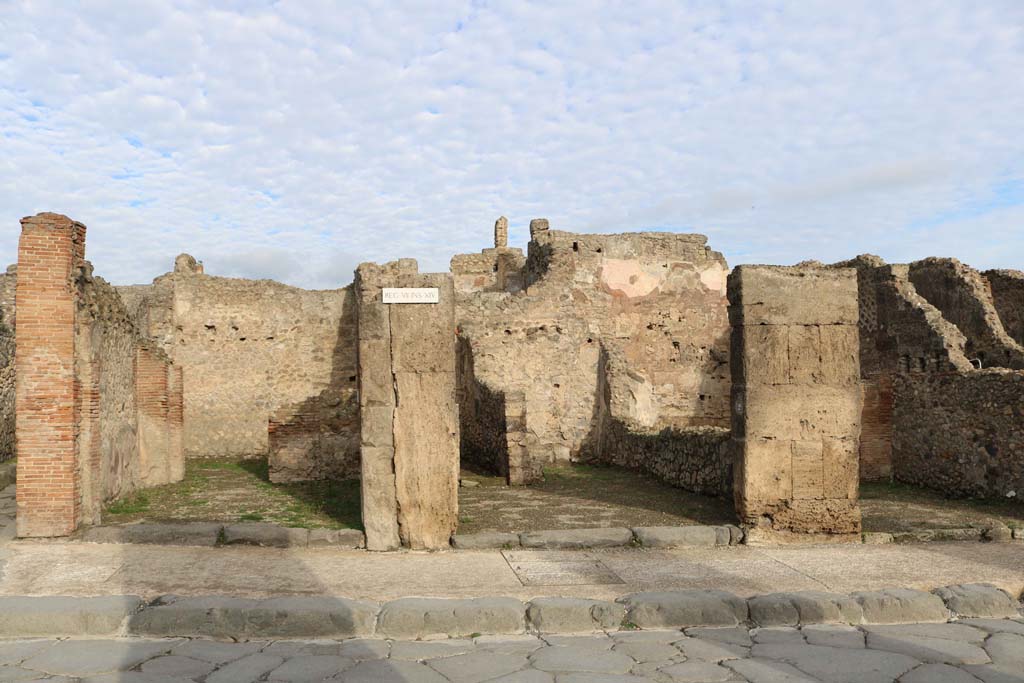 VII.14.2, Pompeii, in centre. December 2018. 
Looking north to entrance doorways on Via dell’Abbondanza, with VII.14.1, on left, and VII.14.3, on right. Photo courtesy of Aude Durand.
