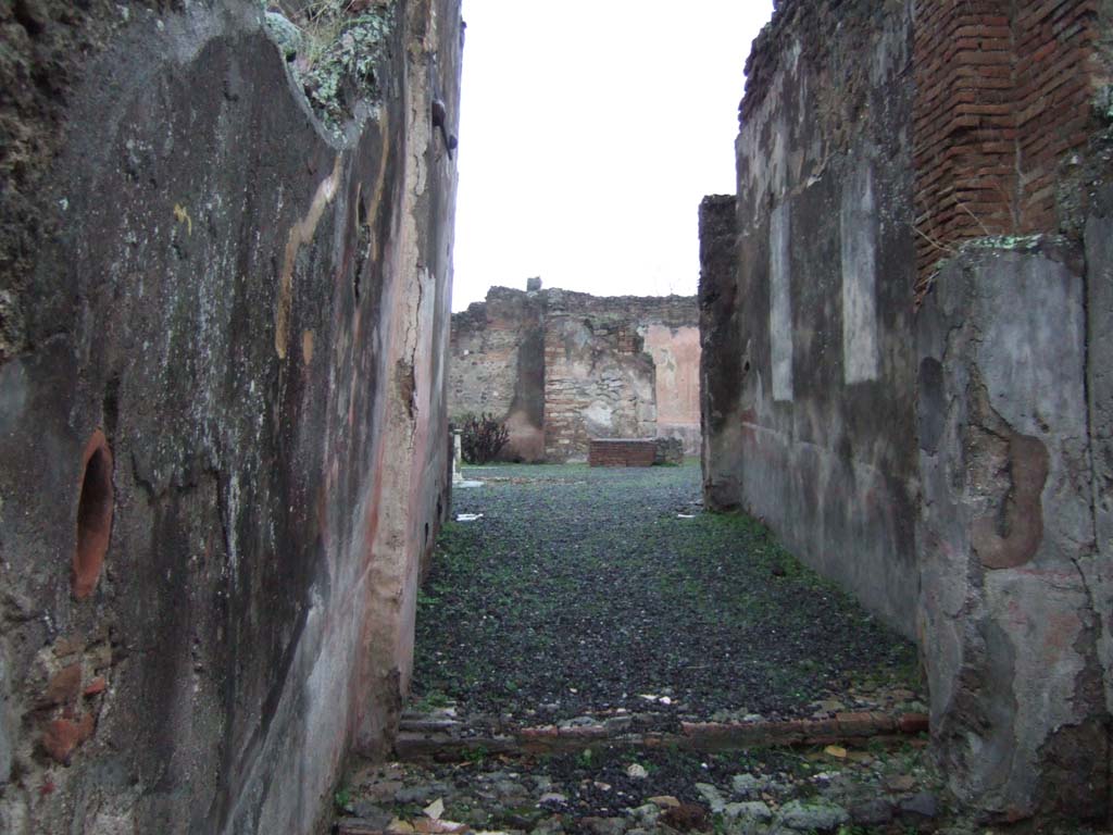 VII.14.5 Pompeii. December 2005. Looking north to atrium.