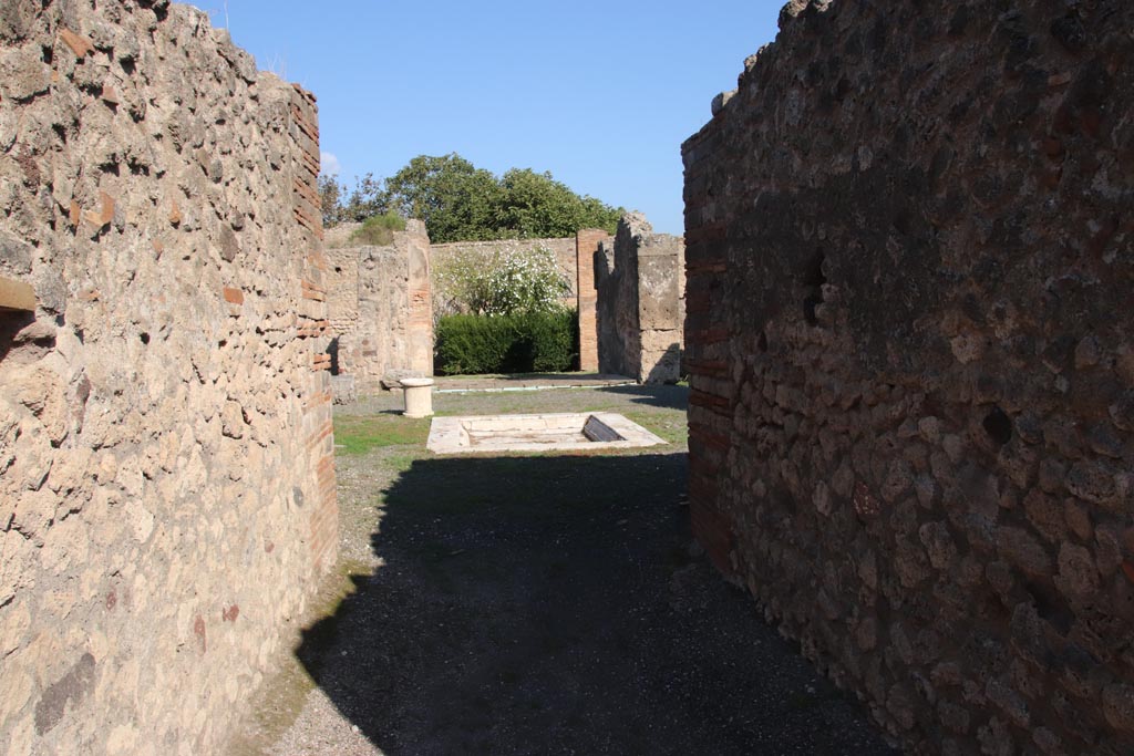 VII.14.9 Pompeii. October 2022. Looking north along entrance corridor. Photo courtesy of Klaus Heese. 