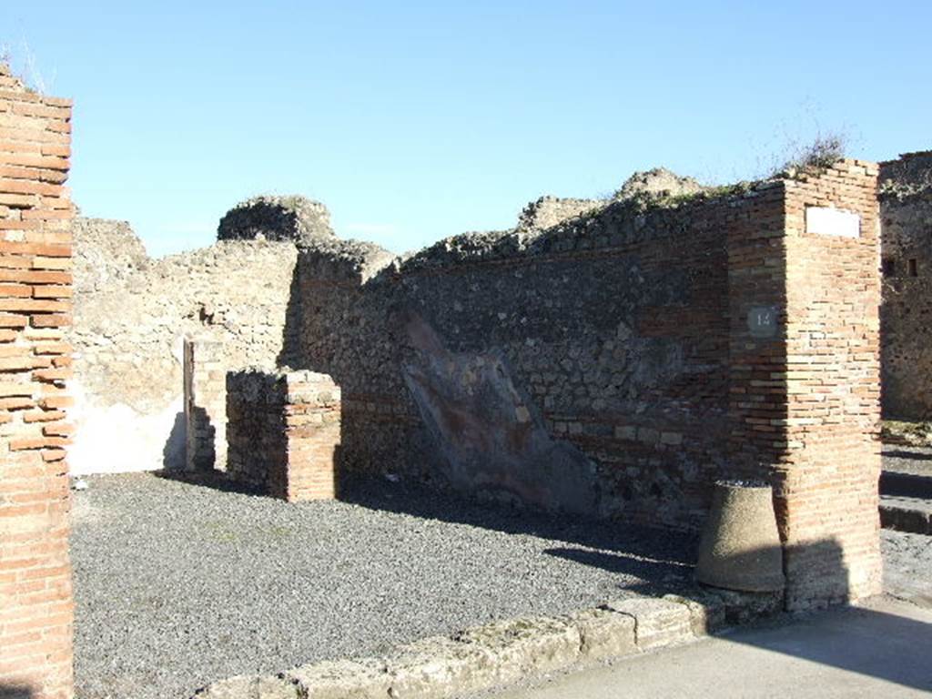 VII.14.14 Pompeii. December 2006. Entrance doorway.