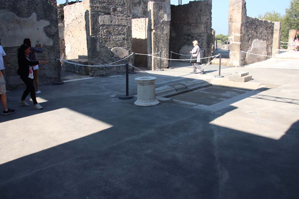 VII.15.2 Pompeii. September 2017. Looking towards rooms in north-west corner of atrium.
Photo courtesy of Klaus Heese.
