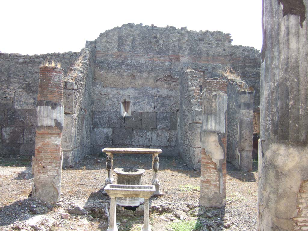 VII.15.13 Pompeii. September 2005. Looking south across atrium to tablinum.