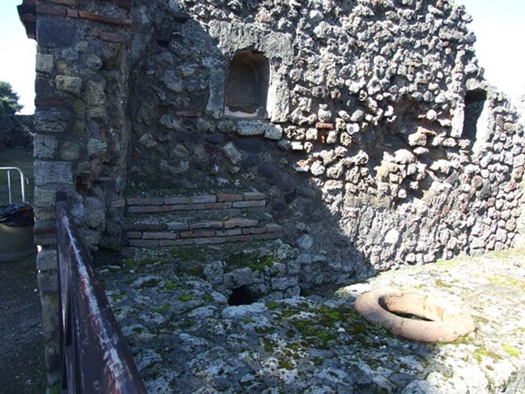 VII.16.7 Pompeii. March 2009. Entrance doorway, counter with display shelves and inset urns, and west wall with two niches.