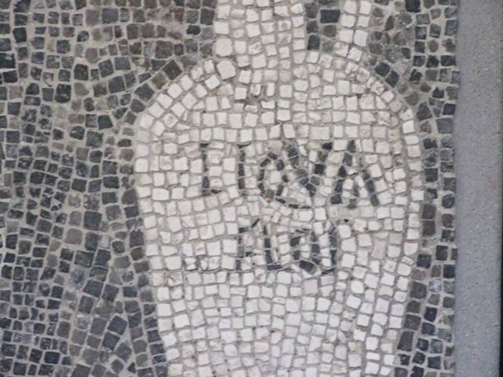 VII.16.15 Pompeii.  Room 2, atrium from corner of Impluvium. Detail of mosaic showing Garum amphora with inscription 
LIQUA(men) FLOS 
SAP inventory number 15188.
