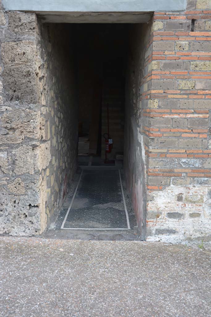 VII.16.22 Pompeii. October 2018. Corridor 16, looking east towards atrium from portico and terrace.
Foto Annette Haug, ERC Grant 681269 DÉCOR.
